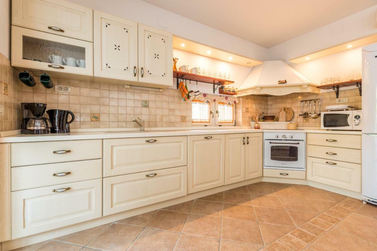Holiday Home Harmony Zrnovnica Екстер'єр фото