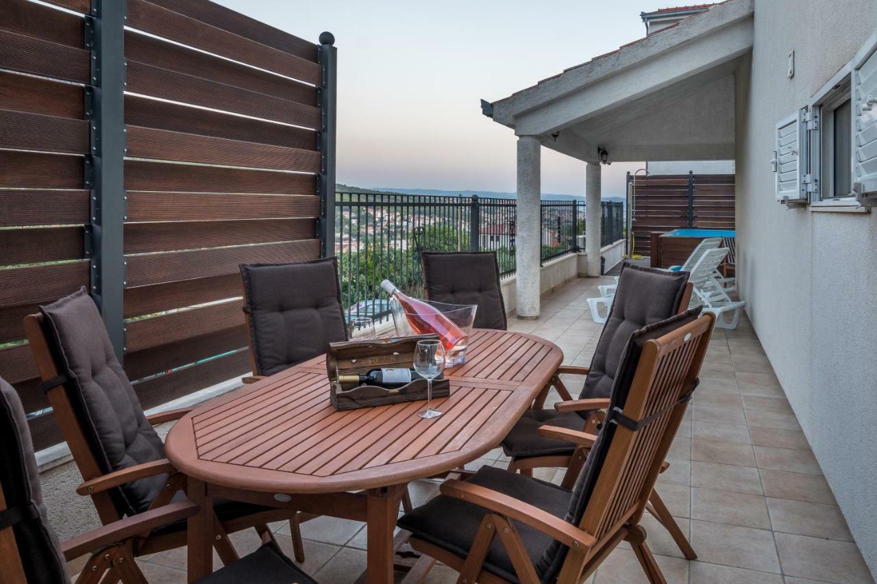Holiday Home Harmony Zrnovnica Екстер'єр фото