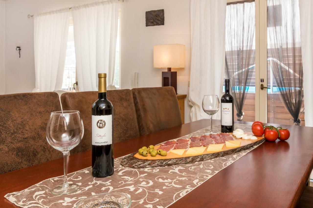 Holiday Home Harmony Zrnovnica Екстер'єр фото