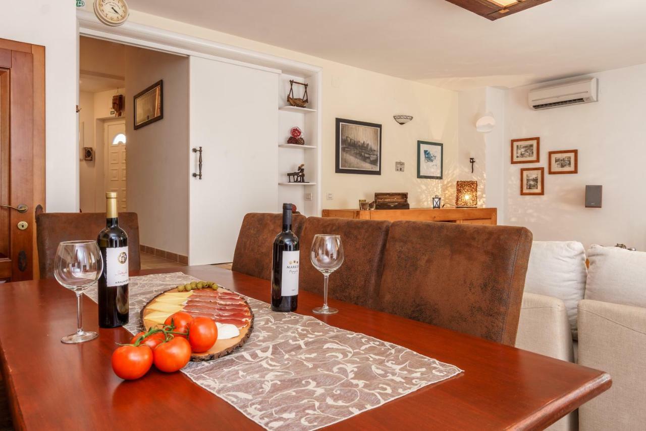Holiday Home Harmony Zrnovnica Екстер'єр фото