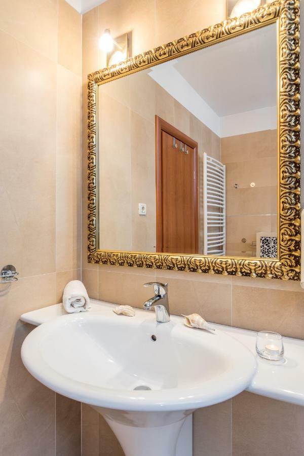 Holiday Home Harmony Zrnovnica Екстер'єр фото