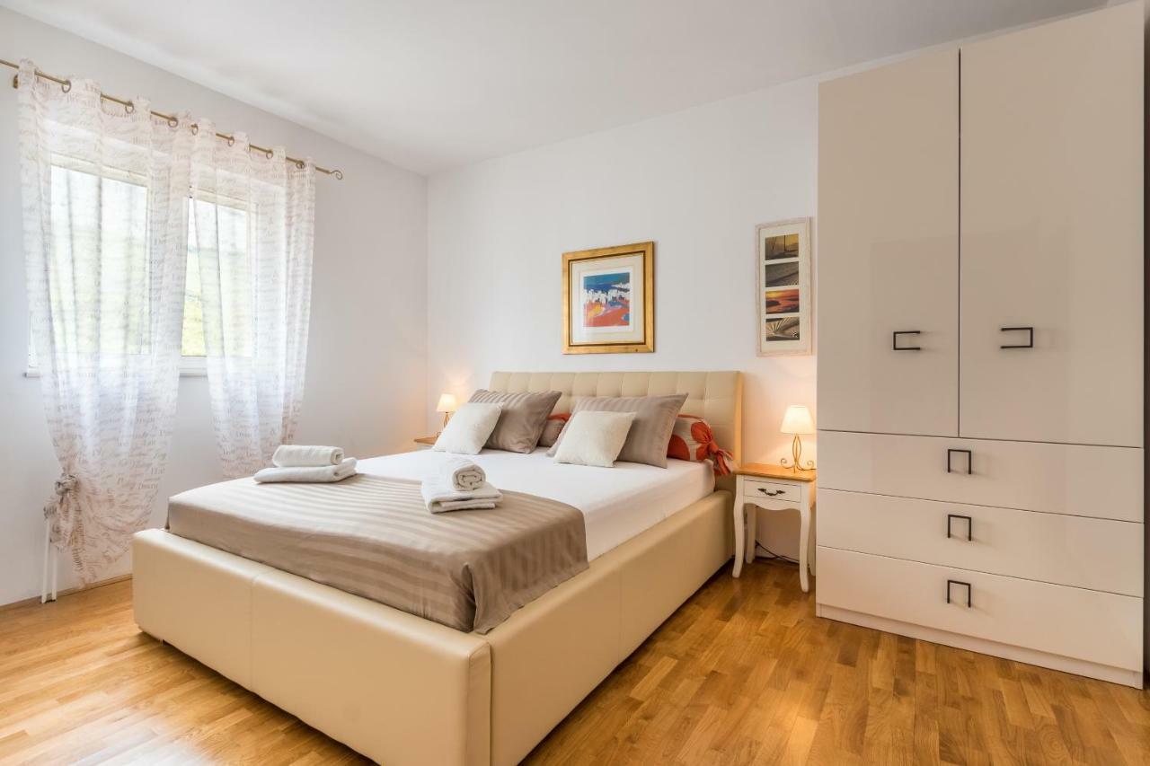 Holiday Home Harmony Zrnovnica Екстер'єр фото